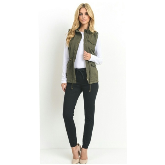 Utility vest arriving soon - Picture 3 of 6